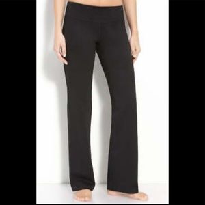 Zella Straight Leg Leggings. Size L